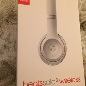 Beats Solo3 Wireless - on ear silver